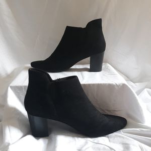 black ankle heel boot